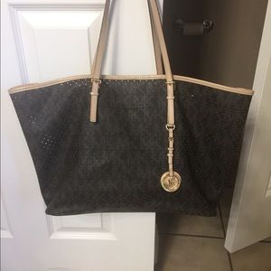 MK tote